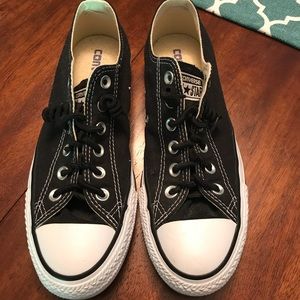 Converse Tennis Shoes